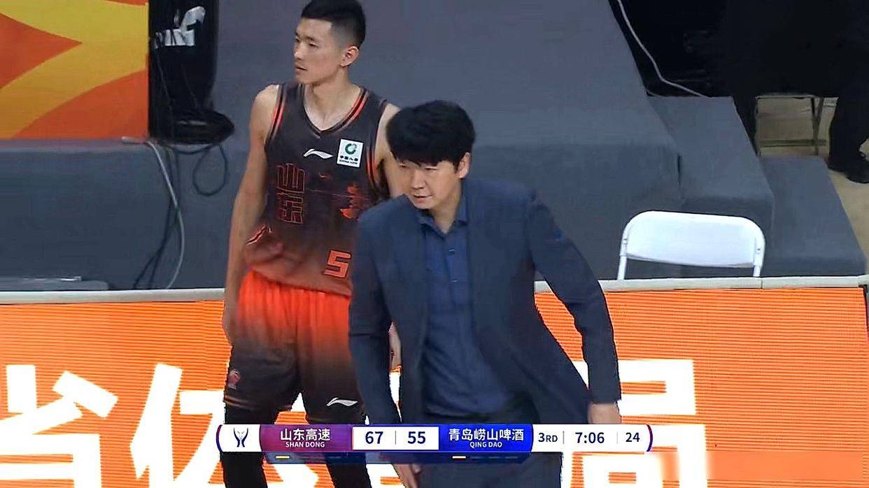 中超赛程吃紧，山东男篮清晨绝杀压哨，球迷炸锅，团队化学反应显著